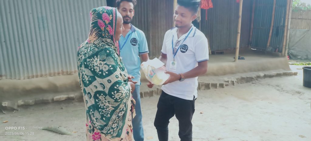 শিশু বন্ধু ফাউন্ডেশন এর পক্ষ থেকে অসহায় ও বঞ্চিত মানুষদের মাঝে ঈদ সামগ্রী বিতরণ